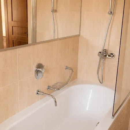 Luxury 2br In Aphrodite Hills Shared Pool & Golf Views Kuklia